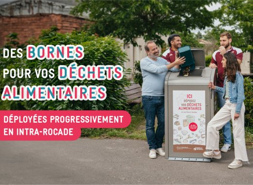 Des bornes pour vos déchets alimentaires. Affiche avec 2 joueurs de l'UBB rugby et deux habitants devant une borne jetant leurs déchets alimentaires.