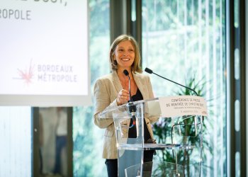 Photo de Christine Bost, Présidente de Bordeaux Métropole durant la conférence de presse de rentrée 2024