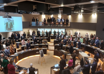 vue de la salle du conseil lors de l'hommage à Nicolas Florian