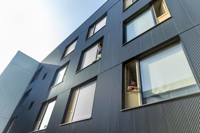 Prise de vue d'une façade d'un immeuble du CROUS à Pessac-Talence